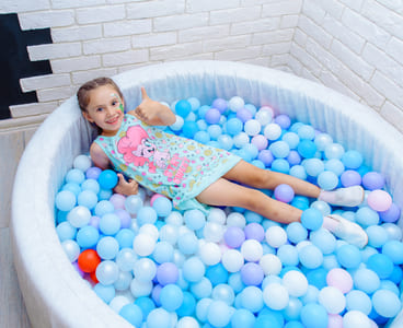 Сухой бассейн с шариками для малышей